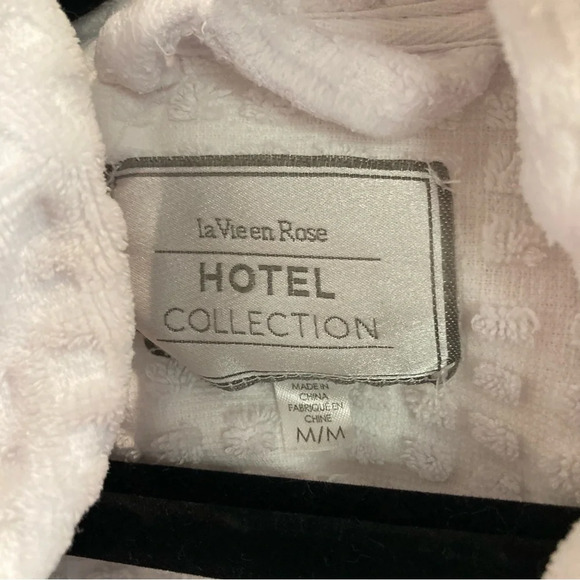 LA VIE EN ROSE Sz M Hotel Collection Belted Luxurious Waffle Terry Spa Robe - Picture 3 of 10